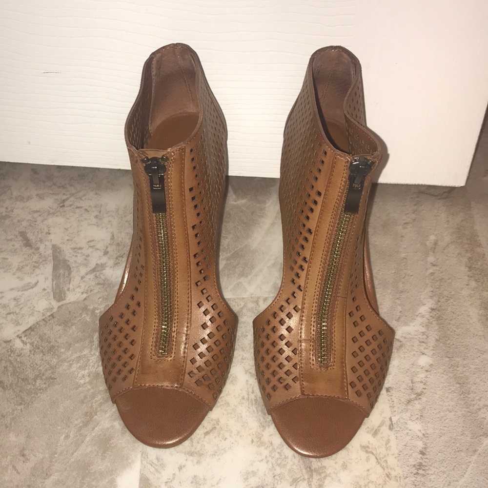 Cute sandals - perfect for summer and fall!!